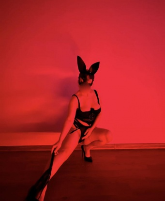 💋 Я креативная и открытая к новым приключениям. Имею множество возможностей и умений, которые сделают наше время вместе незабываемым. 💫 Я живу в Москве и готова встретиться с тобой в любом удобном для нас месте. ✨ У меня множество положительных отзывов, которые говорят о моих навыках и качестве предоставляемых услуг. 💕 С удовольствием покажу тебе свои фото, чтобы ты мог увидеть, насколько я привлекательная и соблазнительная. 💃 Не упускай возможность провести время с настоящей профессионалкой, которая доставит тебе незабываемое удовольствие. 💥 Жду с нетерпением нашей встречи! 💫 Анна